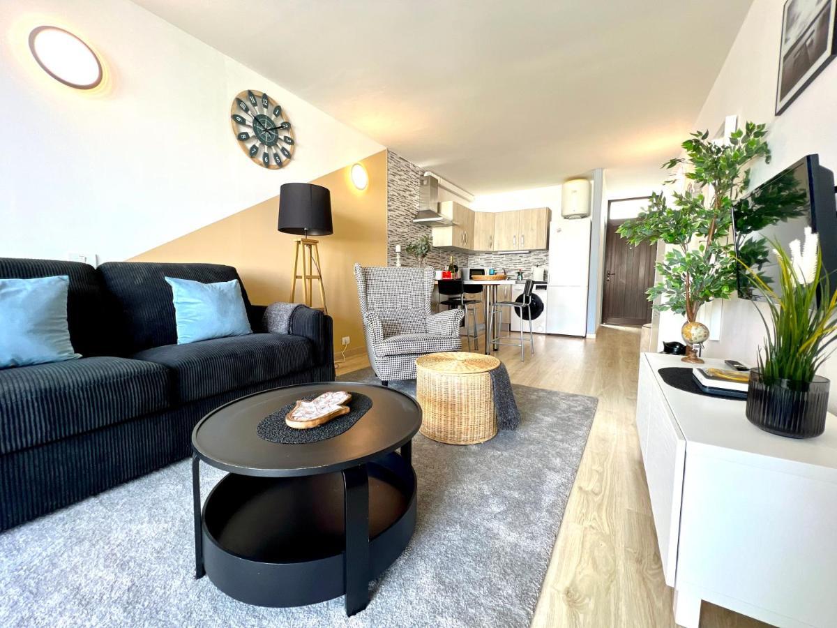 Stunning Lovely Flat With Pool And Strong Wi-Fi, 31 Arona  Exteriér fotografie