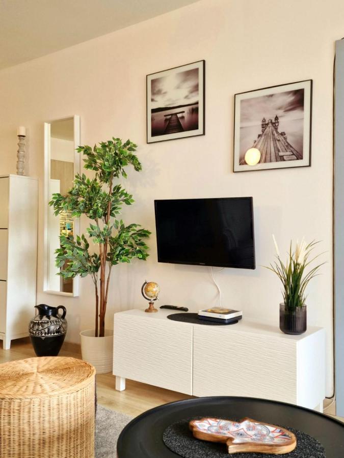 Stunning Lovely Flat With Pool And Strong Wi-Fi, 31 Arona  Exteriér fotografie