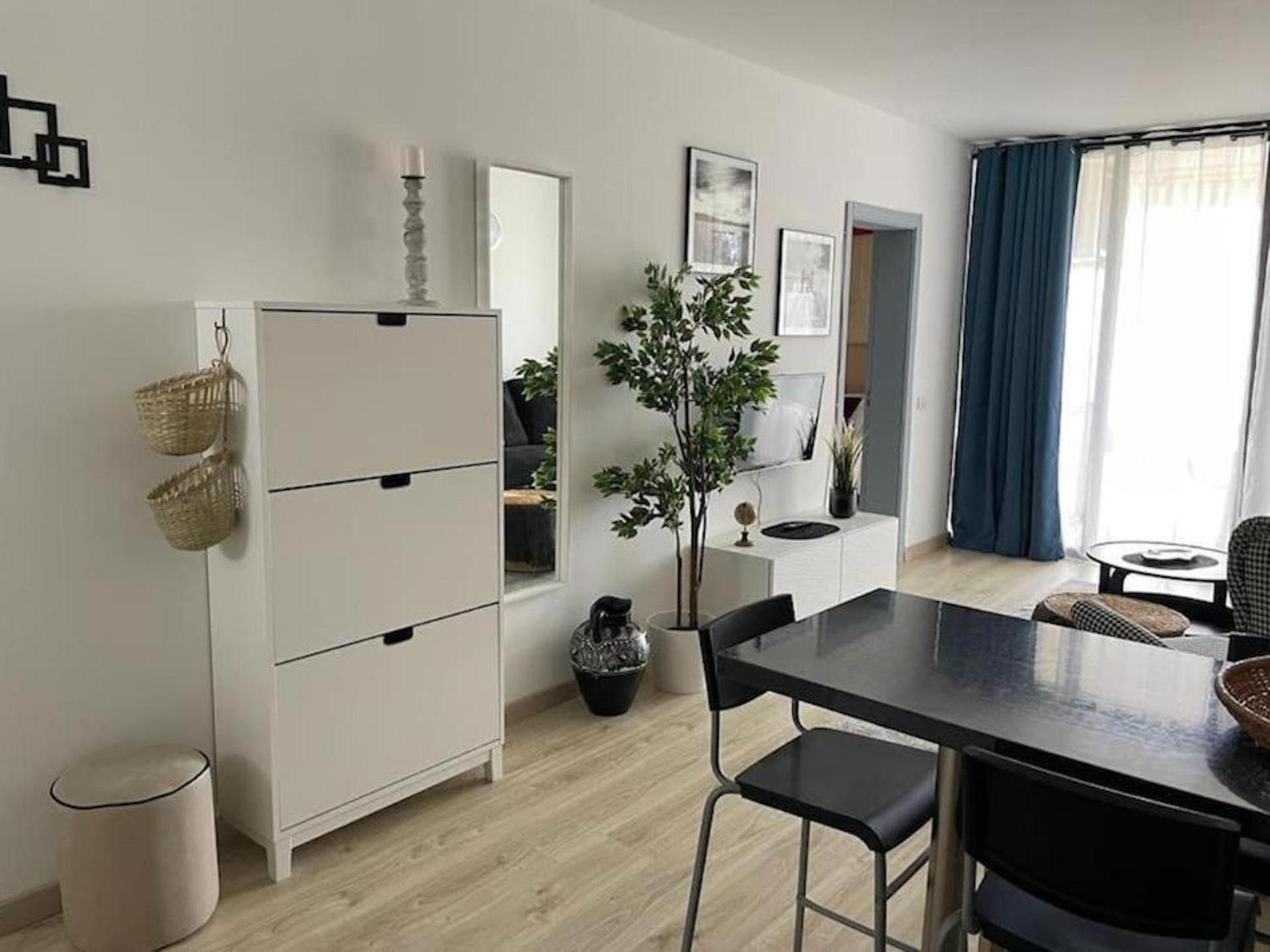 Stunning Lovely Flat With Pool And Strong Wi-Fi, 31 Arona  Exteriér fotografie